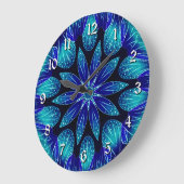 Blaue und Aquamarine Petals Mandala Große Wanduhr (Winkel)