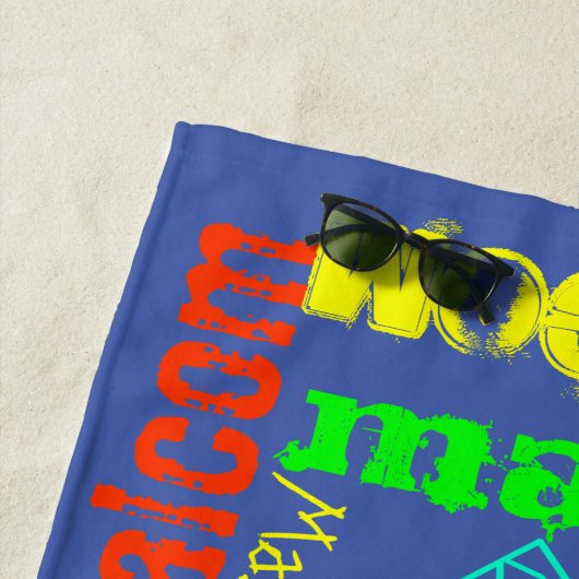 Blaue und bunte wiederholende Namenscollage Strandtuch (Beispiel)