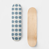 Blaue und cremefarbene Margerite Skateboard (Vorderseite)