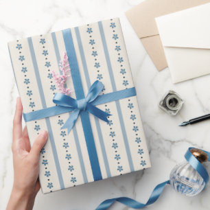 Blaue und cremefarbene Streifen und Blumen Geschenkpapier