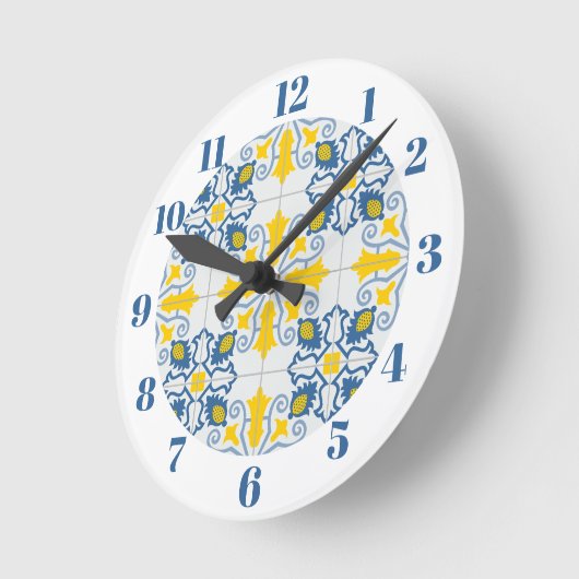 Blaue und gelbe hübsche portugiesische Fliesen Runde Wanduhr (Winkel)