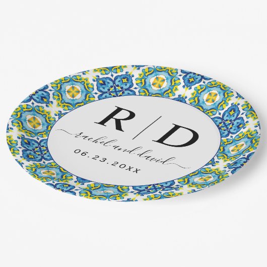 Blaue und gelbe Kacheln Pappteller (Schrägansicht)