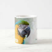 Blaue und gelbe Macaw Psalm 145:9 KJV Kaffeetasse (Mittel)
