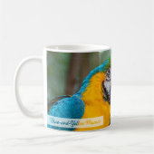 Blaue und gelbe Macaw Psalm 145:9 KJV Kaffeetasse (Links)