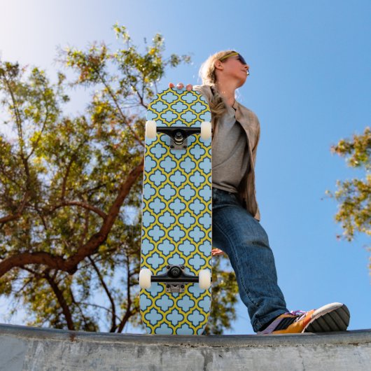Blaue und gelbe Trellis, Gitter, Quatrefolie Skateboard (Außenbereich 1)