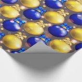 Blaue und gelbe Weihnachtsbälle mit Bows Geschenkpapier (Ecke)
