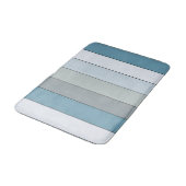 Blaue und graue Farbstreifen auf Aquarellpapier Badematte (Schrägansicht)