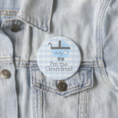 Blaue und graue Wagen-Gingham-Babyparty-Großmutter Button (Beispiel)