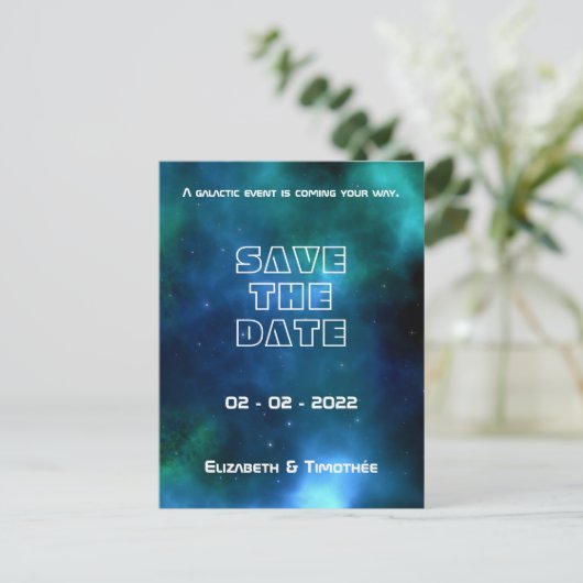 Blaue und grüne Galaxie-Hochzeit retten das Datum Ankündigungspostkarte (Stehend Vorderseite)