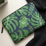 Blaue und grüne Mit Monogramm Monstera-Blätter Laptopschutzhülle<br><div class="desc">Trendy und schicke Monstera-Blätter zeichnen sich durch mit Monogramm Design aus.</div>
