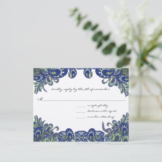 Blaue und grüne Pfauenhochzeit RSVP Karte (Stehend Vorderseite)