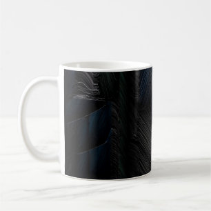 Blaue und grüne Stäbchen auf blauem Plastikbehälte Kaffeetasse