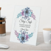 Blaue und Lila Flora und Fauna Sockelschild (In SItu)