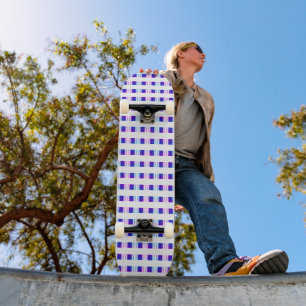 blaue und lila gestreifte elektrische Retro Skateboard