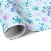 Blaue und Lila Schneeflocken Moderne grüne Weihnac Geschenkpapier (Rolleneckpunkt)