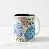Blaue und lila tropische Blätter. Zweifarbige Tasse (VorderseiteRechts)