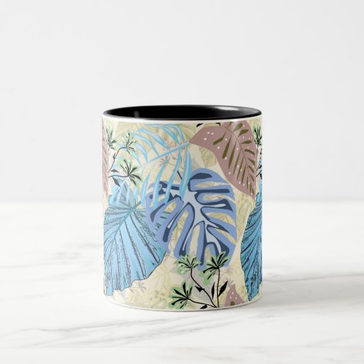 Blaue und lila tropische Blätter. Zweifarbige Tasse (Mittel)