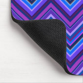 Blaue und lila Zickzackstreifen Mousepad (Ecke)