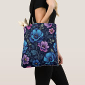 Blaue und mauvefarbene Blüten Tasche (Von Nahem)