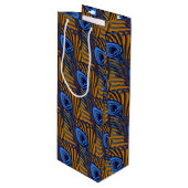 Blaue und orangefarbene Pfauenfedermuster Geschenktüte Für Weinflaschen (Vorderseite Schrägansicht)