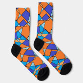 Blaue und orangefarbene Socken mit geometrischem M (Rechts)