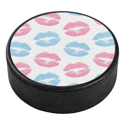 Blaue und rosa Lippenmuster, Lipstick, Kiss Eishockey Puck (3/4)