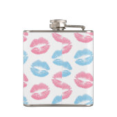 Blaue und rosa Lippenmuster, Lipstick, Kiss Flachmann (Rückseite)