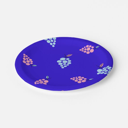 Blaue und rosa Trauben Papierplatte Pappteller (Schrägansicht)