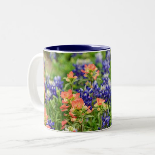 Blaue und rote Bluebonetze und Pinsel für Wildblum Zweifarbige Tasse (Vorderseite Links)