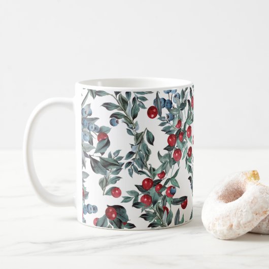 Blaue und rote Weihnachtsberries Muster Kaffeetasse (Mit Donut)