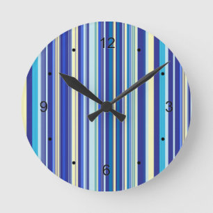 Blaue und Sahnestreifen Runde Wanduhr