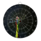 Blaue und schwarze Libelle auf grünem und rotem Gr Dartscheibe (vorne)