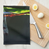 Blaue und schwarze Libelle auf grünem und rotem Gr Küchentuch (Viertel Falte)