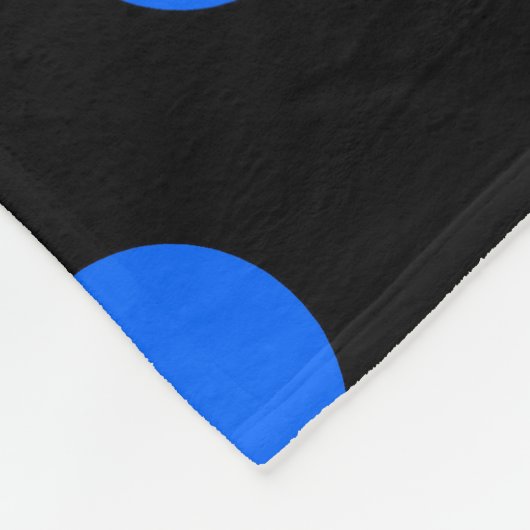 Blaue und schwarze Polka Fleecedecke (Ecke)