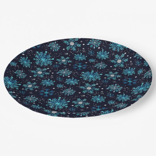 Blaue und Silberne Winterschneeflocken Pappteller (Schrägansicht)
