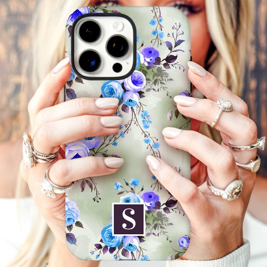 Blaue und violette Monogramm-Blumen Case-Mate iPhone Hülle