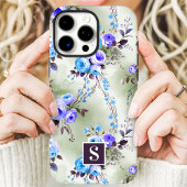 Blaue und violette Monogramm-Blumen Case-Mate iPhone Hülle