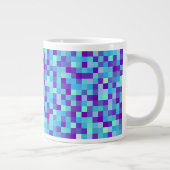 Blaue und violette Pixel-Muster-Tasse Jumbo-Tasse (Rechts)