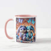 Blaue und violette Plüschkaninchen mit Herzen. Tasse (Links)