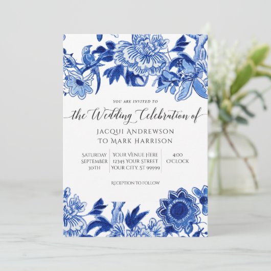 Blaue und weiße asiatische Einflüsse Hochzeit Einladung (Stehend Vorderseite)