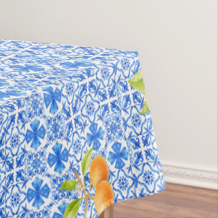 Blaue und weiße Azulejo-Fliesen mit Orange Tischdecke