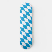 Blaue und weiße Bayern Diamantflagge Skateboard (Vorderseite)