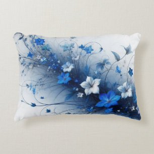 Blaue und weiße Blumengewinde Dekokissen
