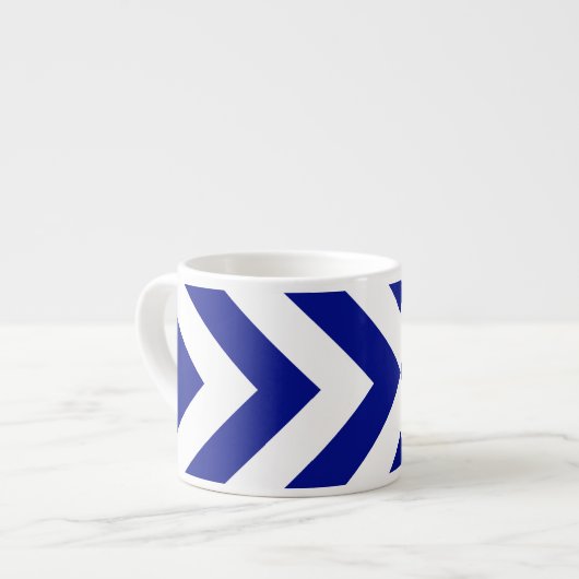 Blaue und weiße Chevronen Espressotasse (Vorderseite Links)