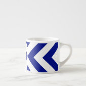 Blaue und weiße Chevronen Espressotasse (Rechts)