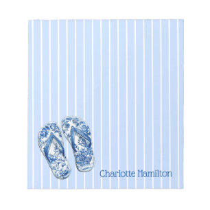 Blaue und weiße Chinoiserie Flip Flops auf Streife Notizblock