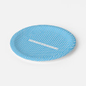 Blaue und weiße Diamanten Muster Oktoberfest Pappteller (Schrägansicht)