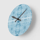 Blaue und weiße Federmuster Runde Wanduhr (Winkel)