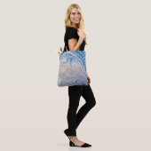 Blaue und weiße flüssige Kunst Tasche (Am Model)