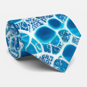 Blaue und weiße Frostfantasie Abstraktes Eismosaik Krawatte (Gerollt)